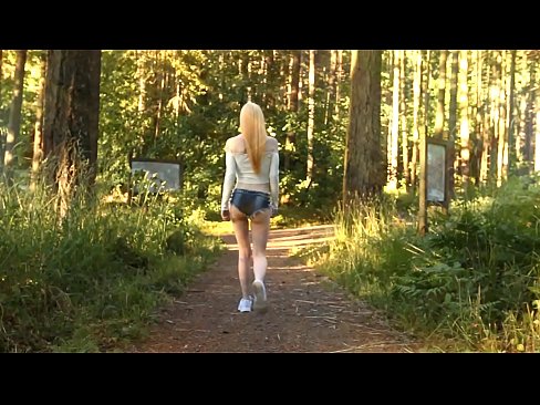 ❤️ Moaie frou beweecht stadich, net neaken video ❌ Seksfideo by wy