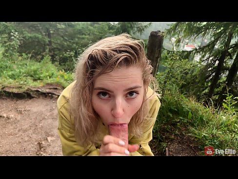 ❤️ Meisje slikket cum nei in iepenbiere blowjob - Eva Elfi ❌ Seksfideo by wy